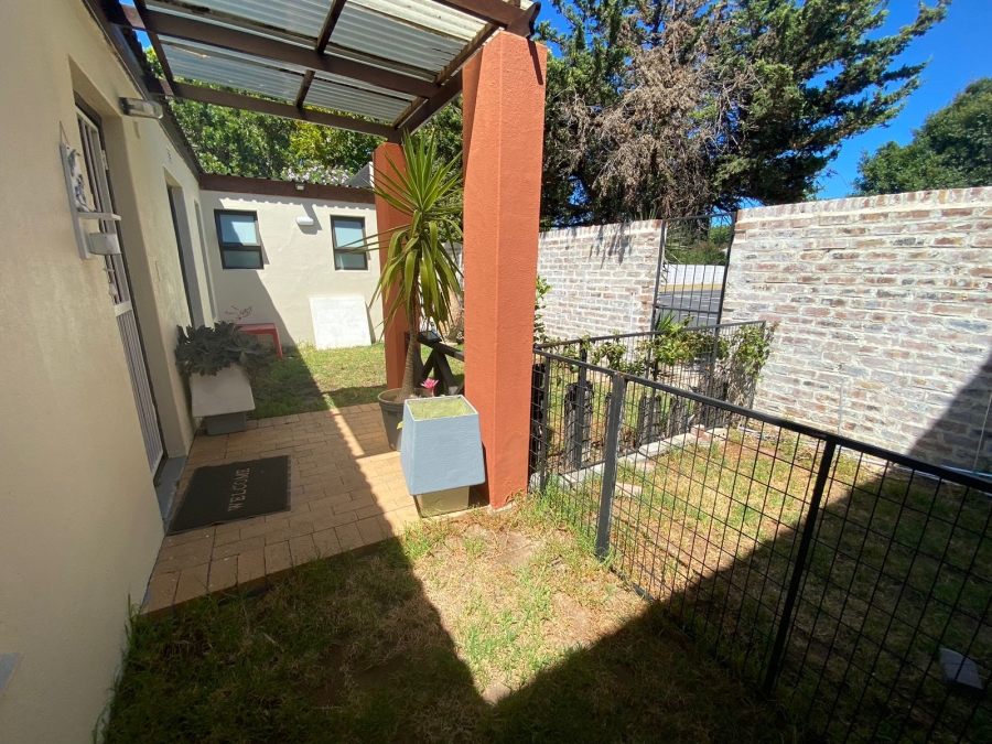 To Let 2 Bedroom Property for Rent in Table View Western Cape